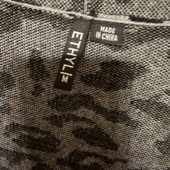 Chic Leopard Pattern Cardigan - Picture 6 of 8